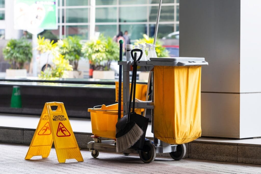 COMMERCIAL CLEANING SERVICES professional janitorial cleaning staff maintaining a clean commercial facility in woodbridge nj